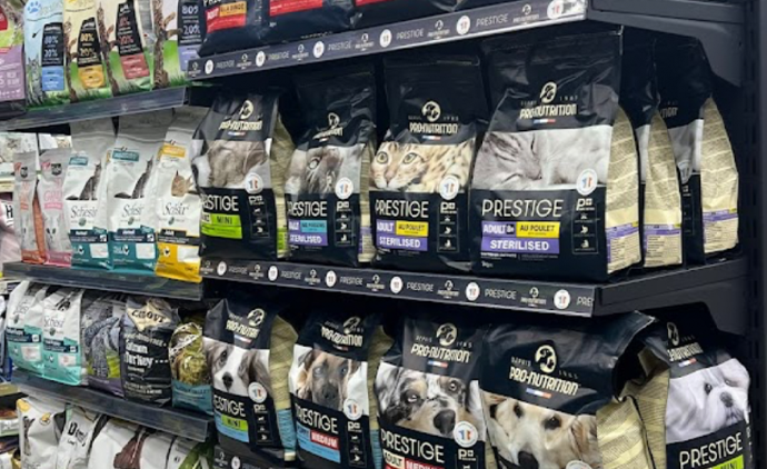 Pro nutrition prestige pet food in Al waha al khadhra Sharjah