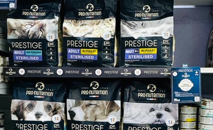 Pro nutrition prestige pet food in  Aquarium lives mina market Abu Dhabi