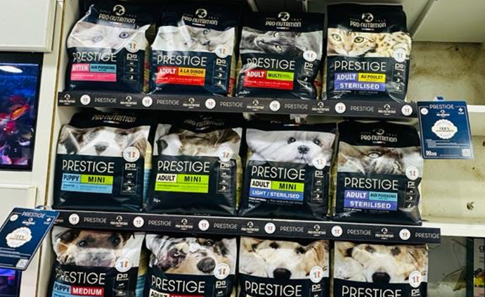 Pro nutrition prestige pet food in Cockatoo birds Dubai 